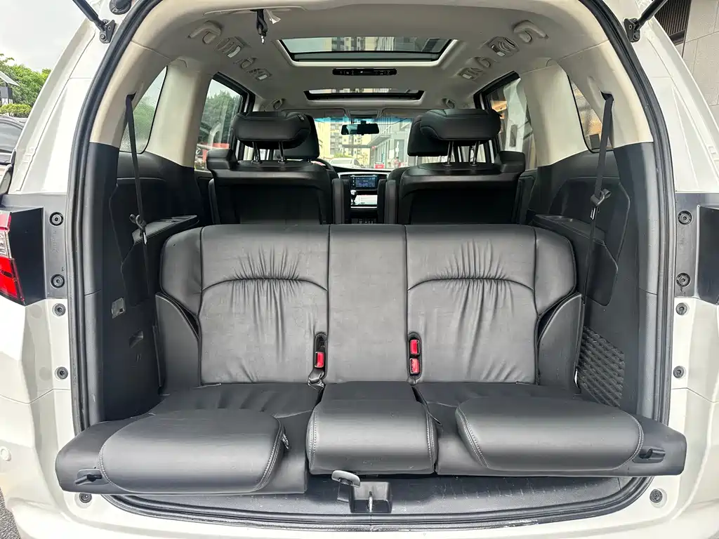 Honda Odyssey 2018 — фото 10