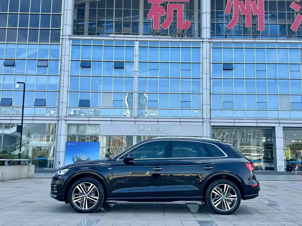 Audi Q5L 2021 — фото 8