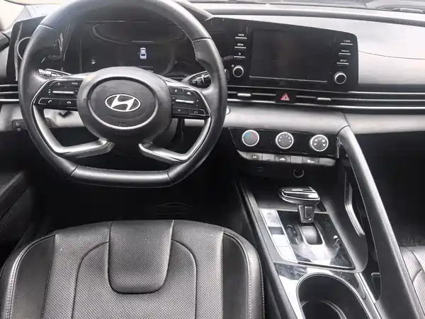 Hyundai Elantra 2023