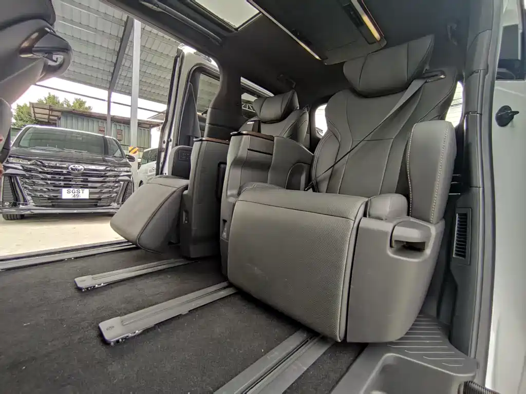 Toyota Alphard 2026 — фото 10