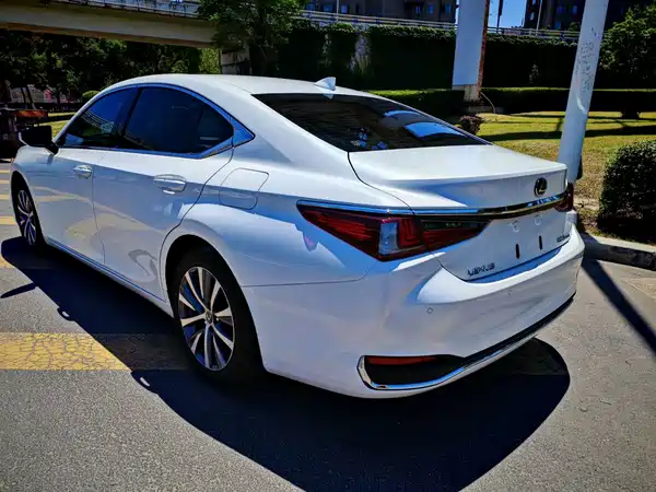 Lexus ES 2019
