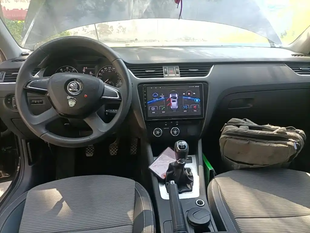 Skoda Octavia 2015 — фото 10