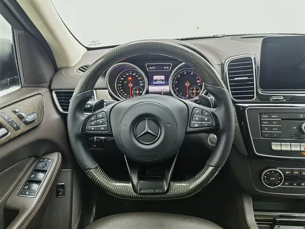Mercedes-Benz GLE 2017 — фото 11