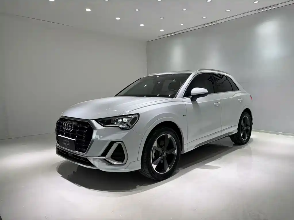 Audi Q3 2022 — фото 1