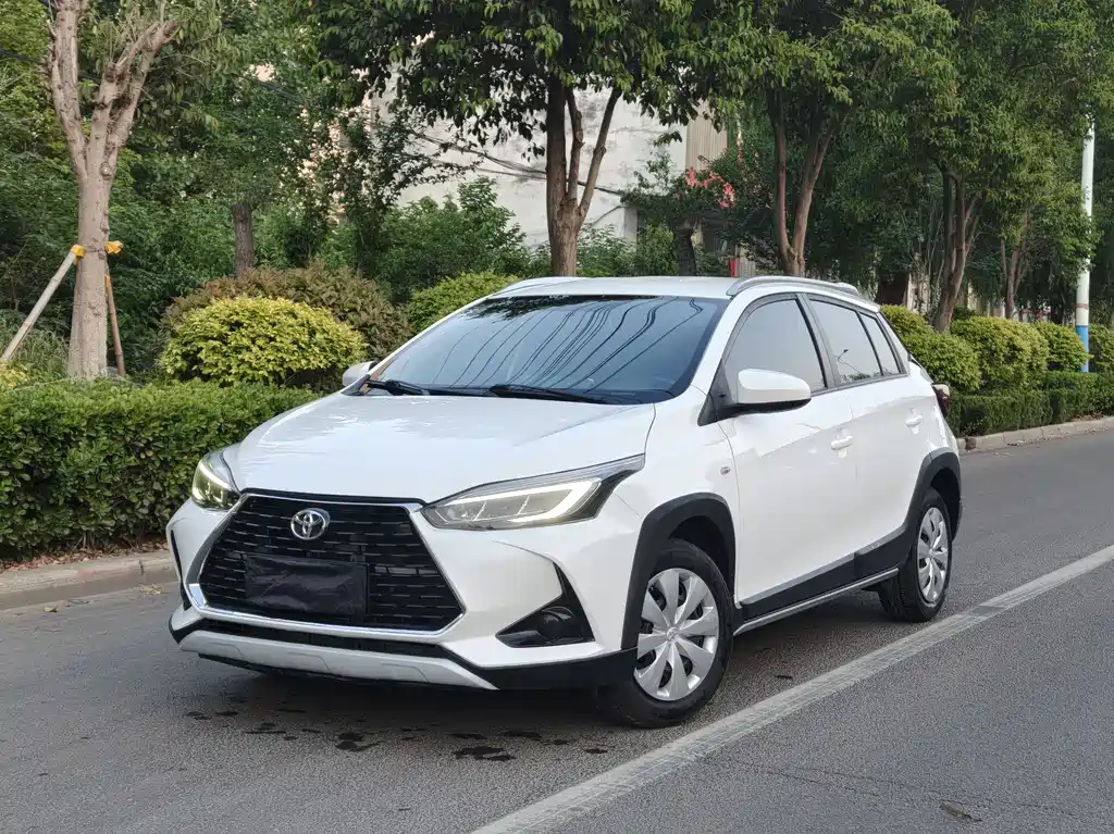 Toyota Yaris L 2020 — фото 1