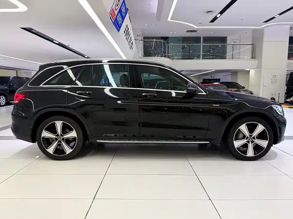Mercedes-Benz GLC 2023