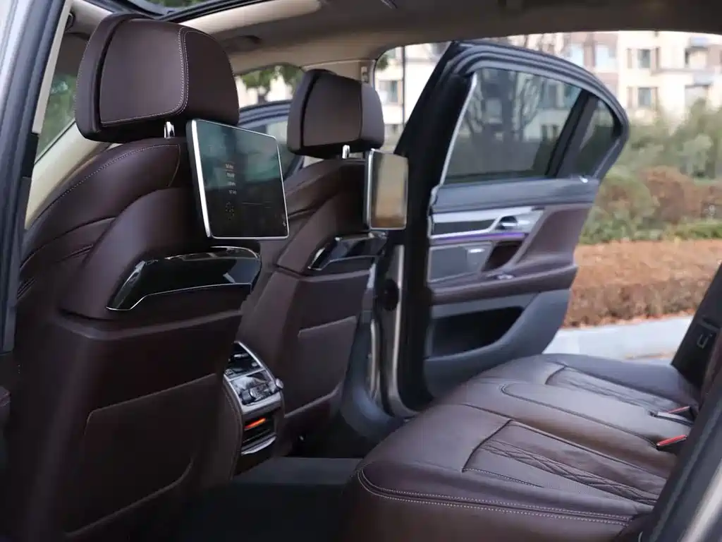 BMW 7 Series 2017 — фото 15