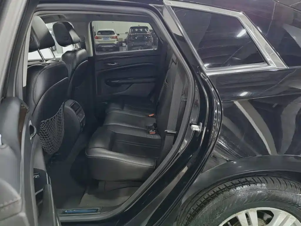 Cadillac SRX 2015 — фото 15