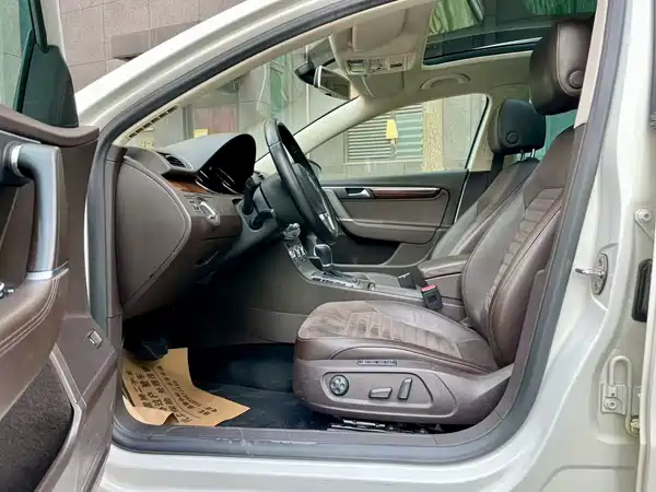 Volkswagen Magotan 2012