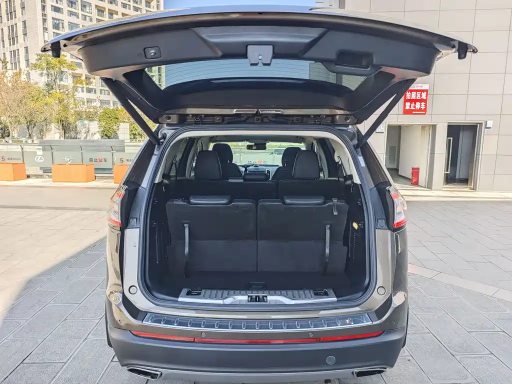 Ford Edge 2016 — фото 10
