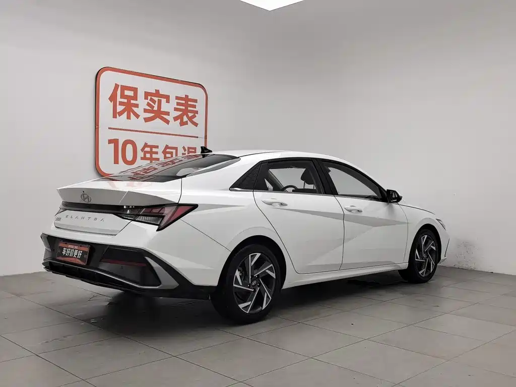 Hyundai Elantra 2025
