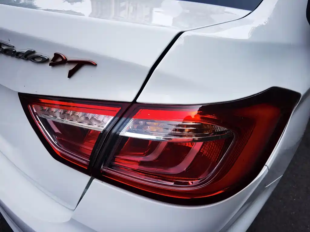 Changan Eado DT 2018 — фото 9