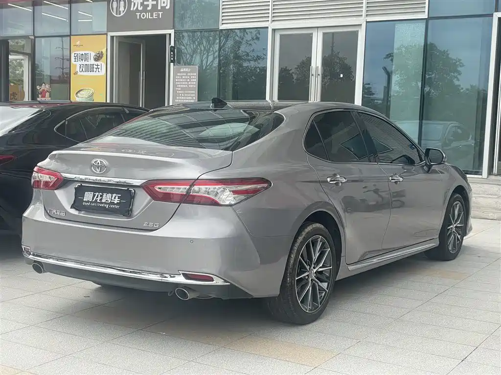 Toyota Camry 2023 — фото 8