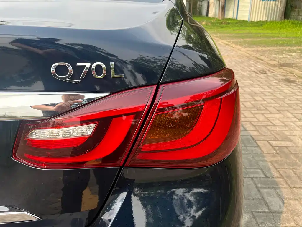 Infiniti Q70 2018 — фото 15