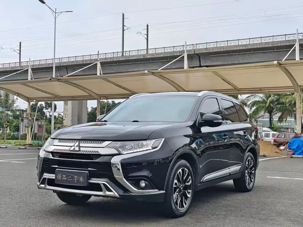 Mitsubishi Outlander 2020 — фото 1