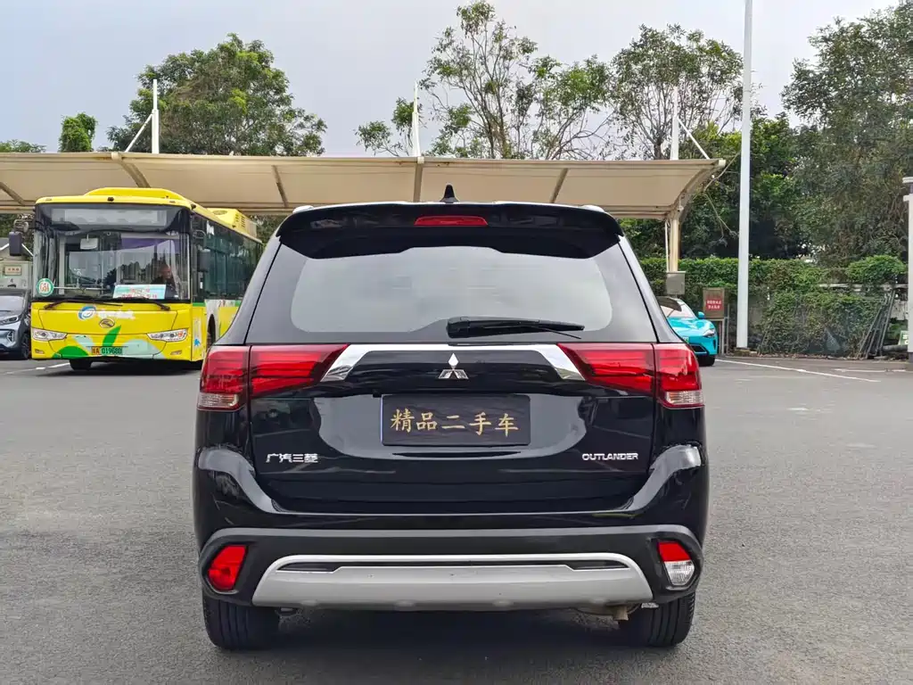 Mitsubishi Outlander 2020 — фото 8