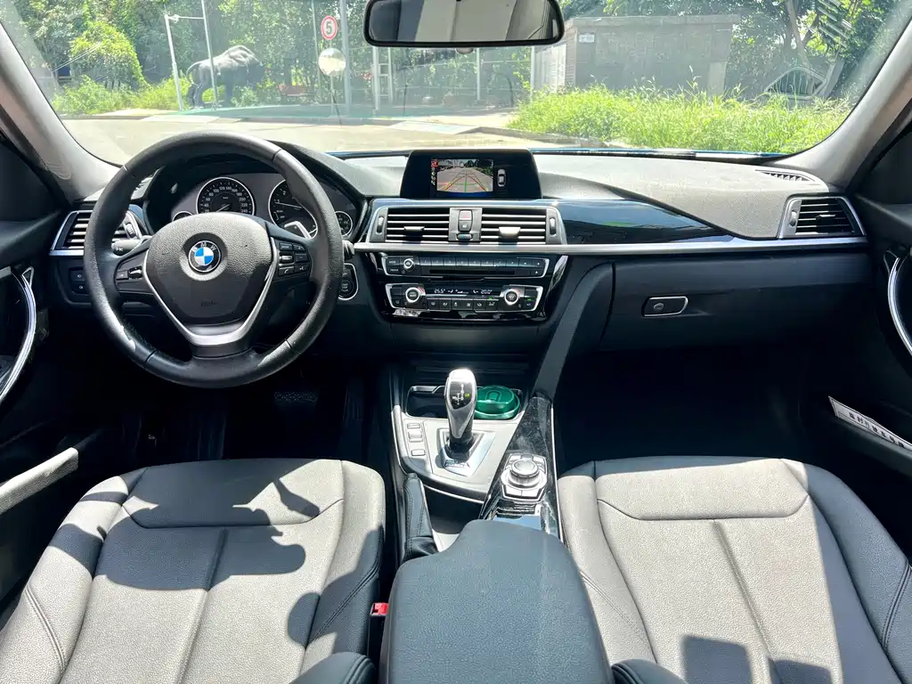 BMW 3 Series 2017 — фото 9
