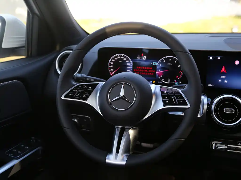 Mercedes-Benz GLB 2024