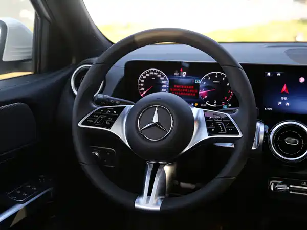 Mercedes-Benz GLB 2024