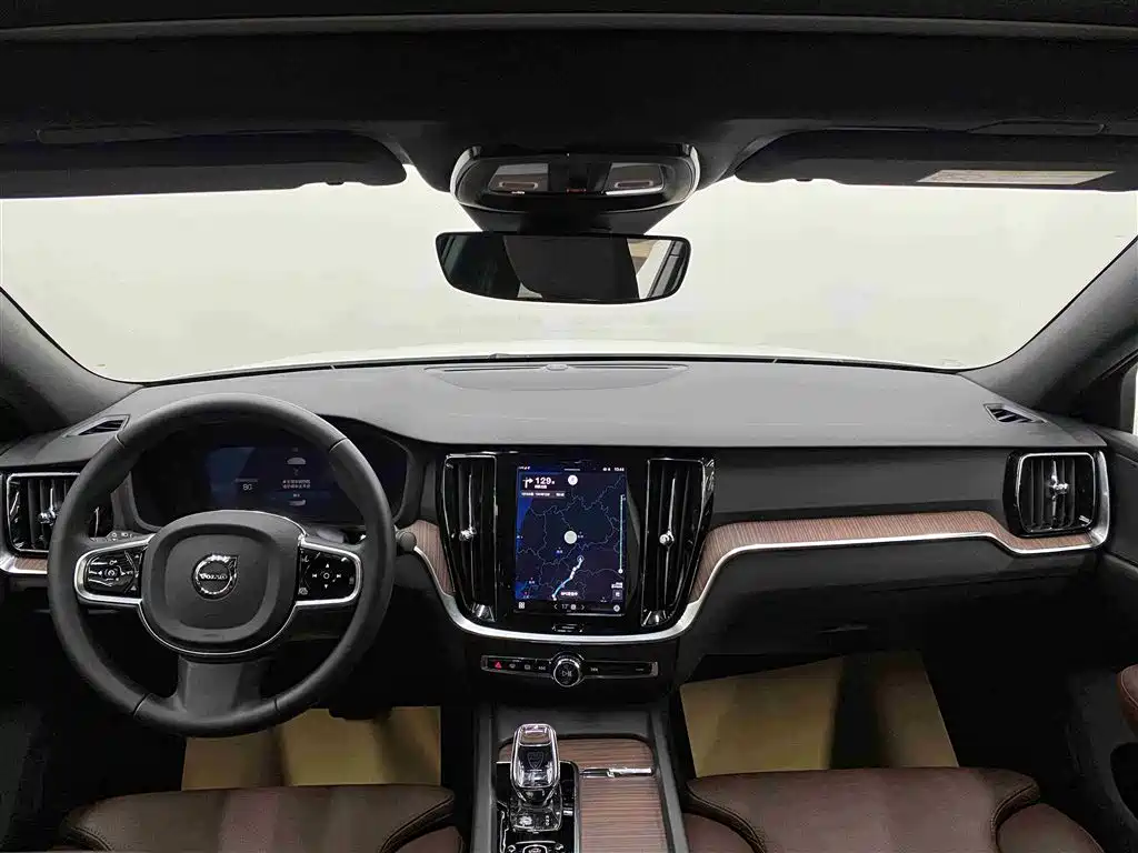 Volvo S60 2025 — фото 15