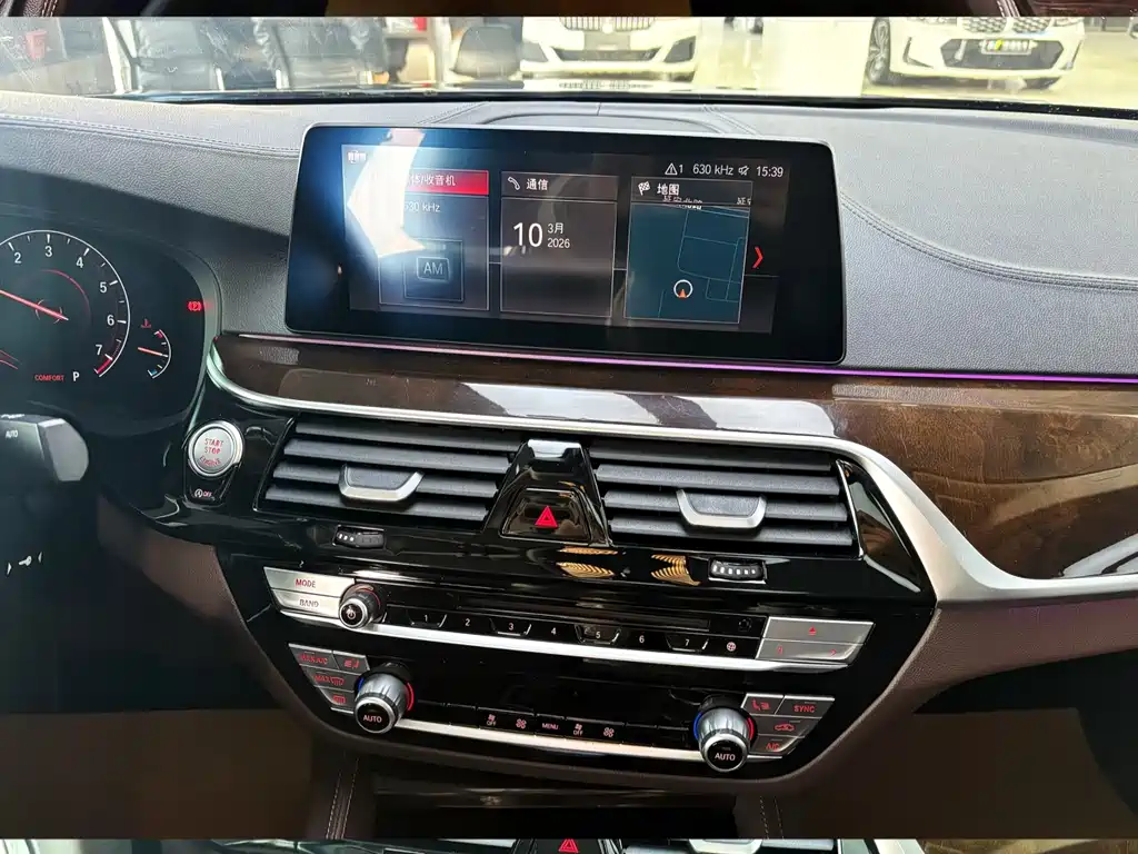 BMW 5 Series 2018 — фото 14