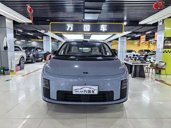 Li Auto i8 2025