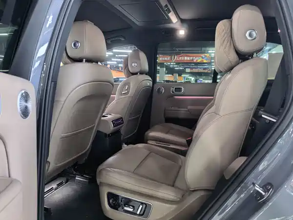 Li Auto L8 2025