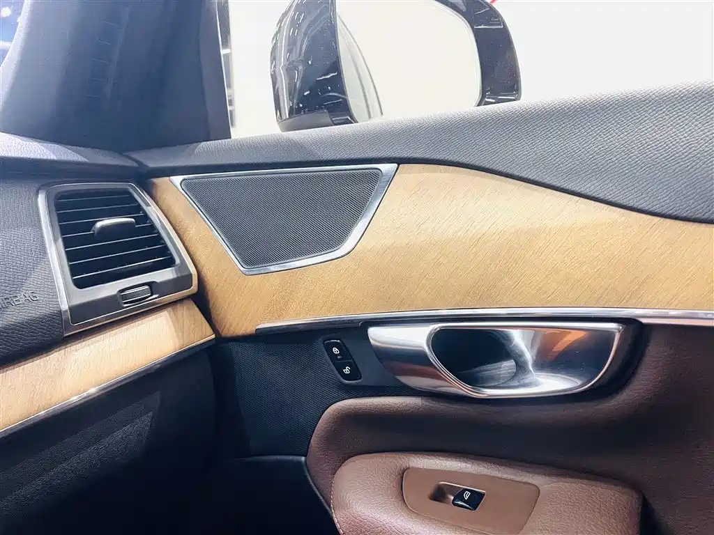 Volvo XC90 2021 — фото 17