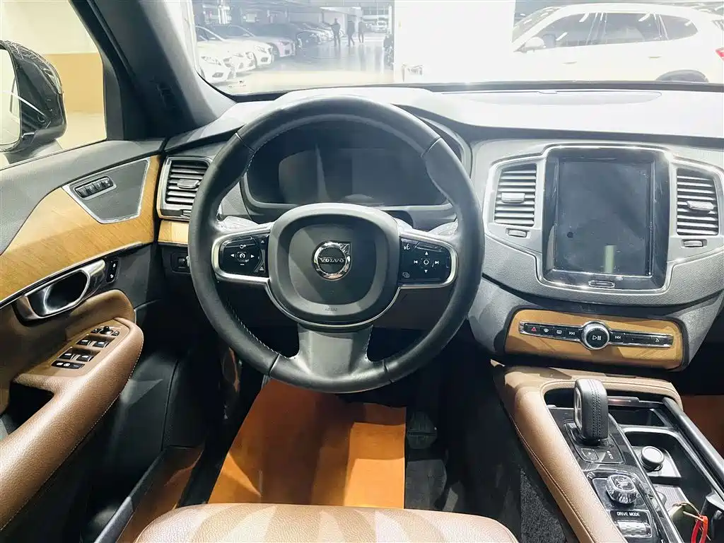 Volvo XC90 2021 — фото 12