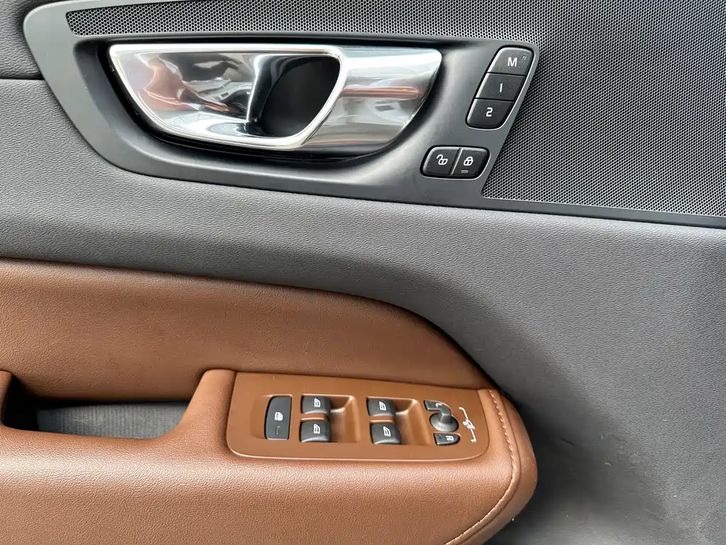 Volvo XC60 2024 — фото 15