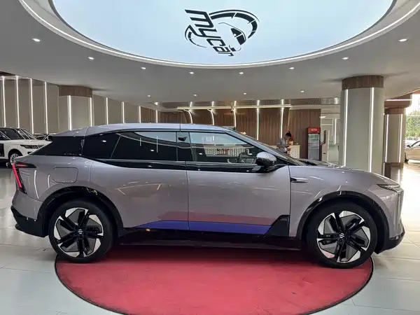 HiPhi Y 2023