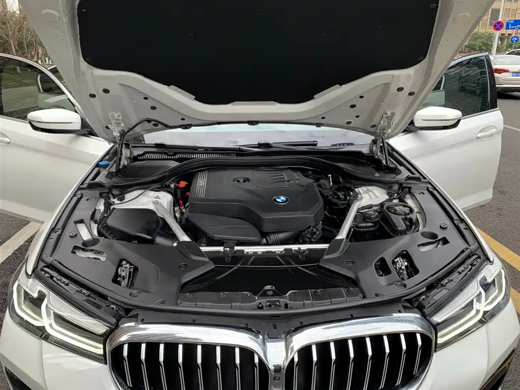BMW 5 Series 2022 — фото 18