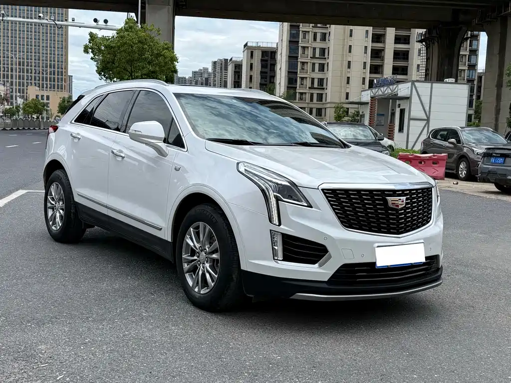 Cadillac XT5 2021 — фото 1