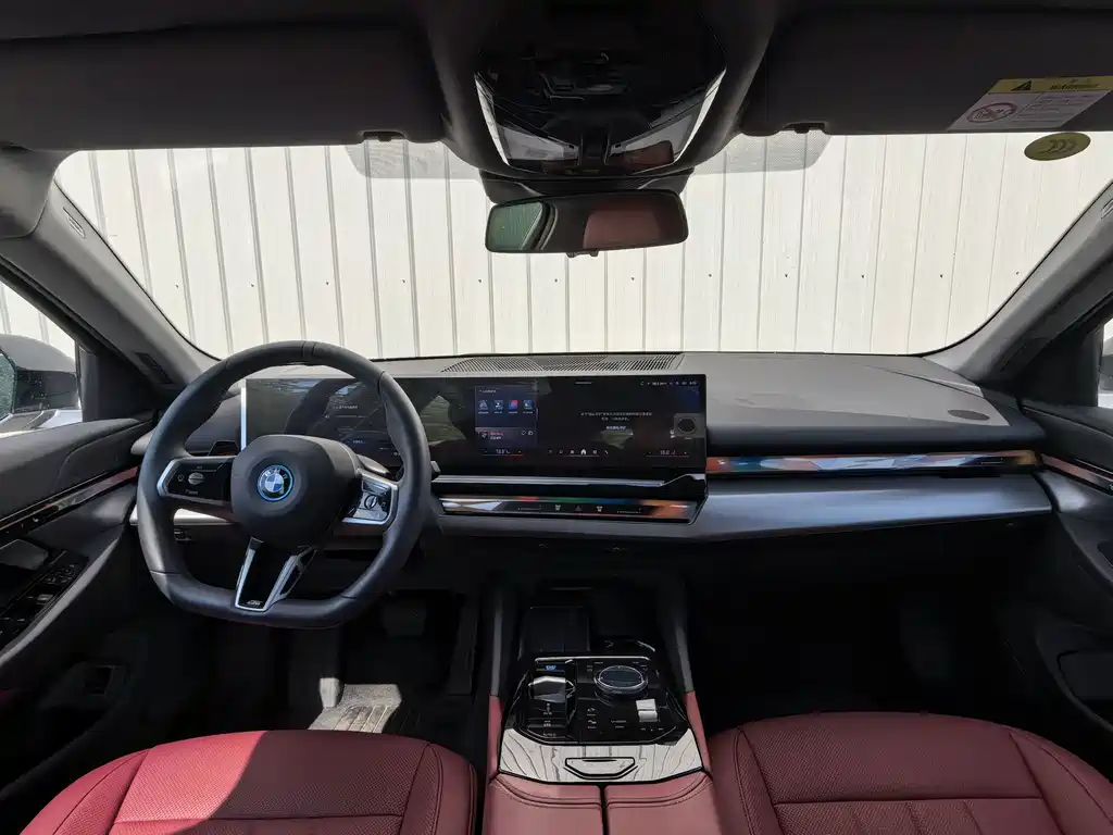 BMW i5 2025 — фото 11