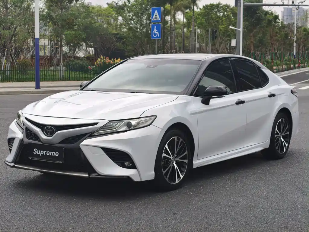 Toyota Camry 2020 — фото 1