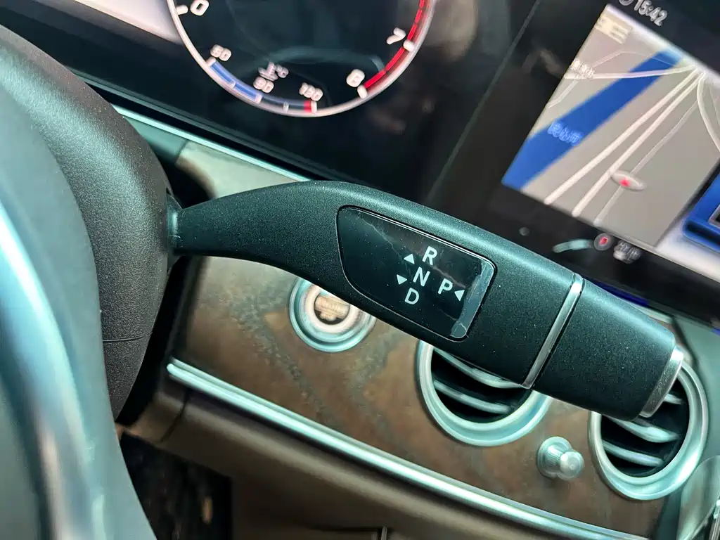 Mercedes-Benz E-Class 2018 — фото 17