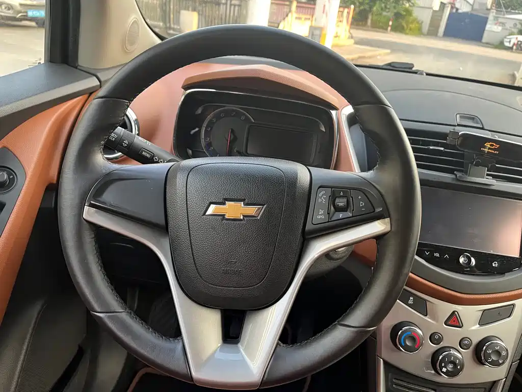 Chevrolet Trax 2015 — фото 12