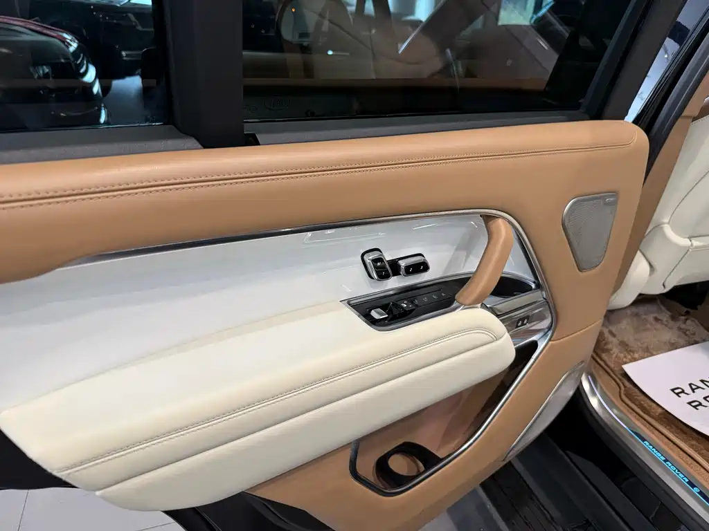 Land Rover Range Rover 2025 — фото 13