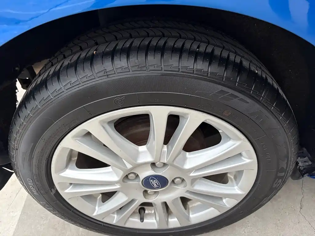 Ford Fiesta 2015 — фото 15