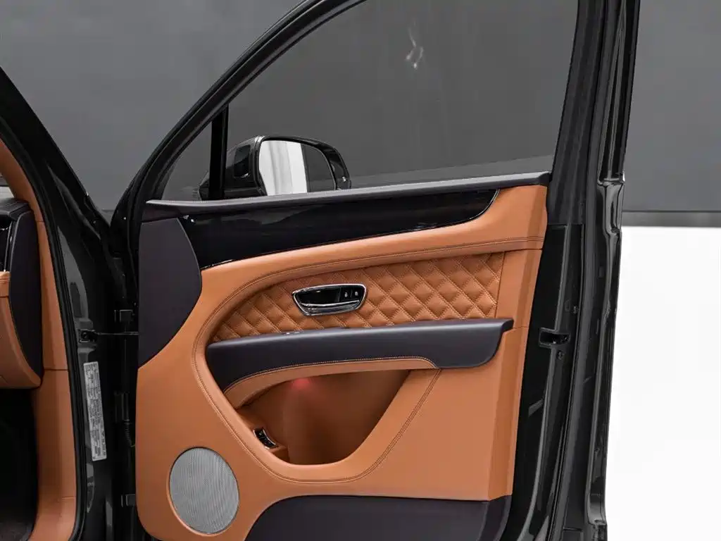 Bentley Bentayga 2022 — фото 17