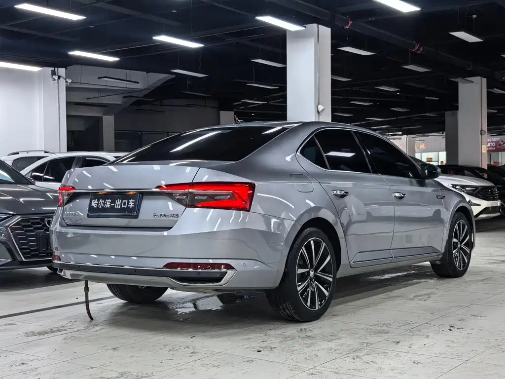 Skoda Superb 2023 — фото 25