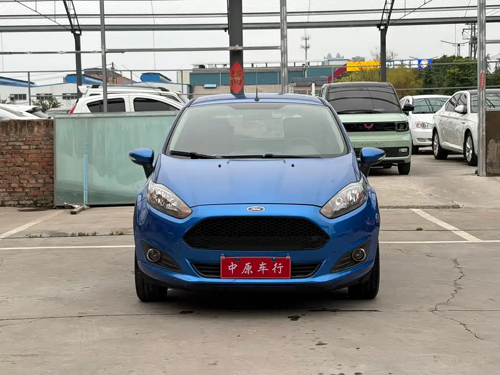 Ford Fiesta 2015 — фото 2