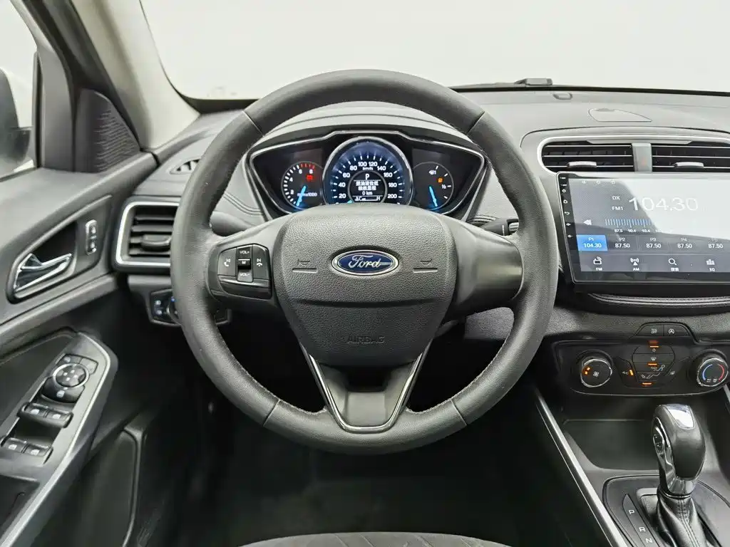 Ford Escort 2019 — фото 11