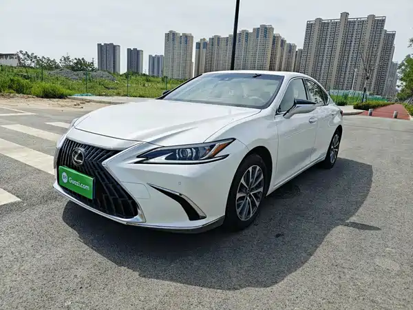 Lexus ES 2023