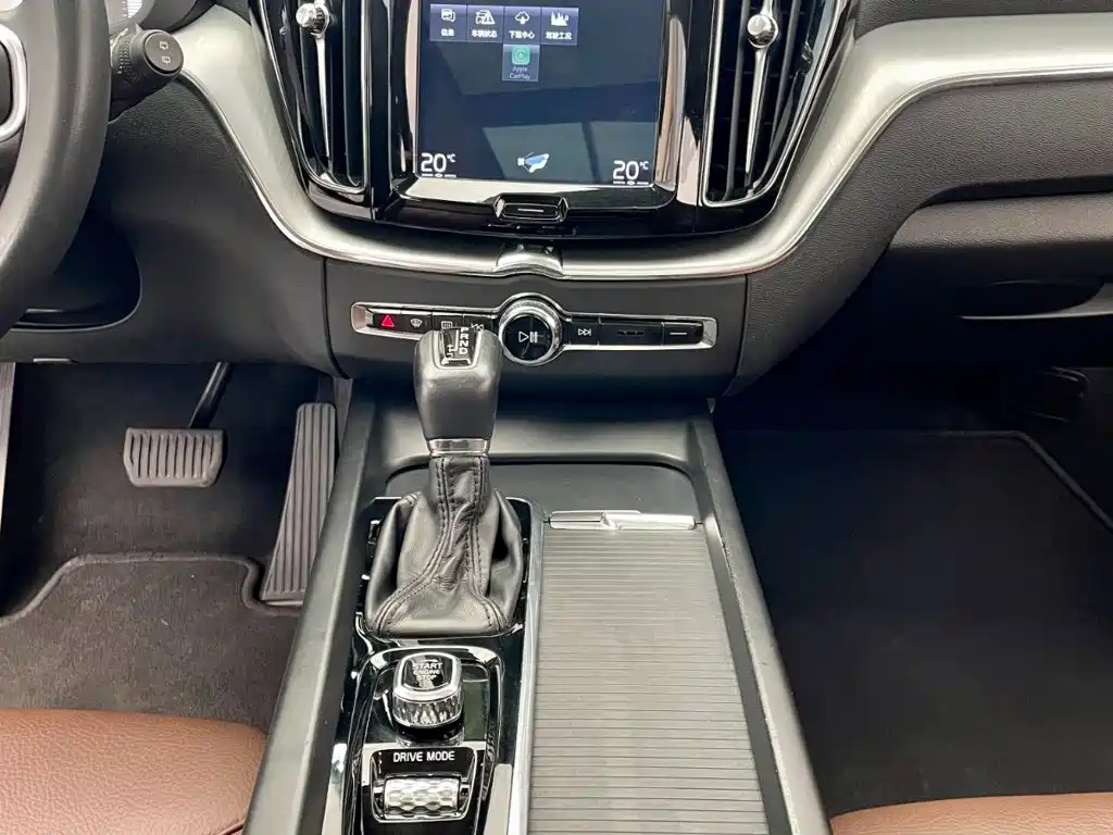 Volvo XC60 2019 — фото 9