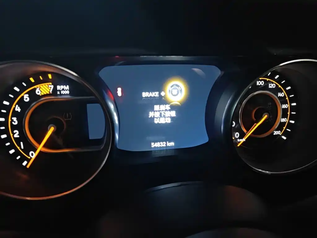 Jeep Wrangler 2023 — фото 12