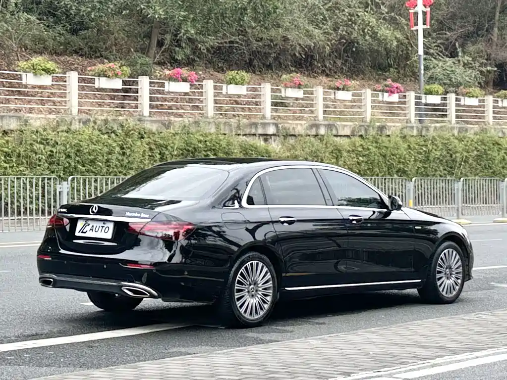 Mercedes-Benz E-Class 2022 — фото 5