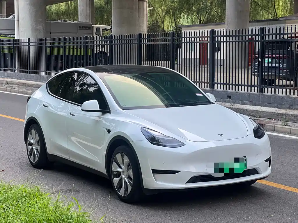 Tesla Model Y 2023 — фото 3