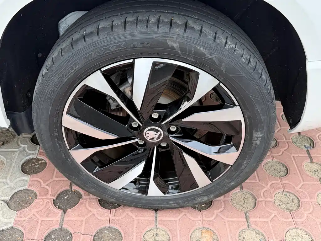 Skoda Karoq 2023 — фото 8
