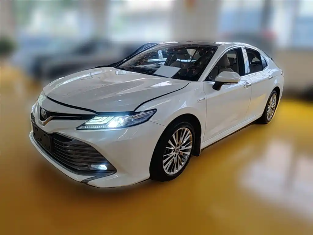 Toyota Camry 2018 — фото 1